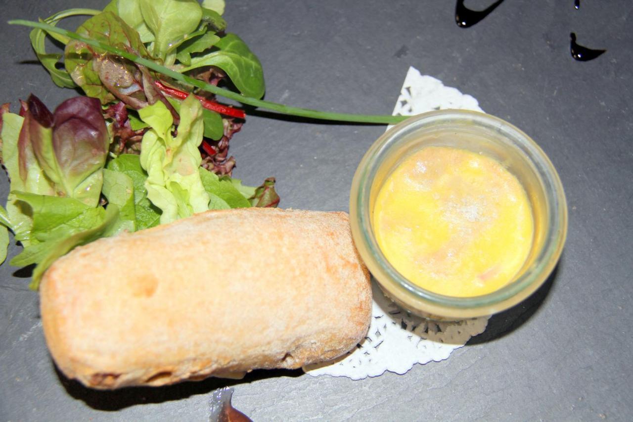 Logis Hotel Restaurant Le Grand Turc L'Oie Luaran gambar